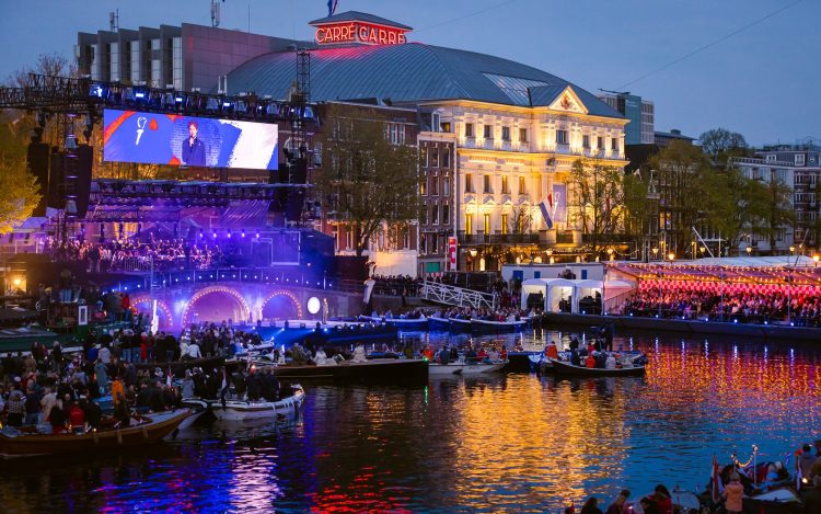 Soy Kroon tijdens show Concert op de Amstel bevrijdingsdag 2023